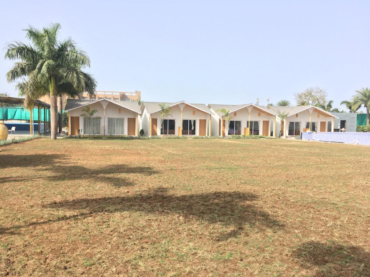 Vits Daman Devka Beach Экстерьер фото