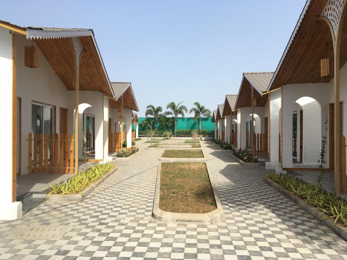 Vits Daman Devka Beach Экстерьер фото