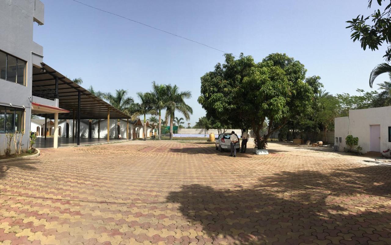 Vits Daman Devka Beach Экстерьер фото