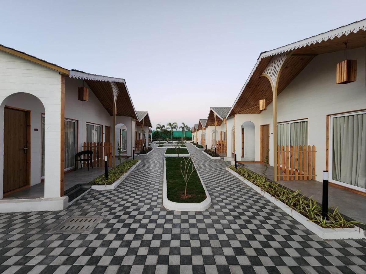 Vits Daman Devka Beach Экстерьер фото