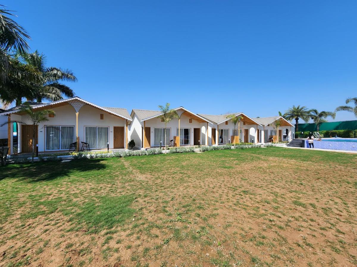 Vits Daman Devka Beach Экстерьер фото