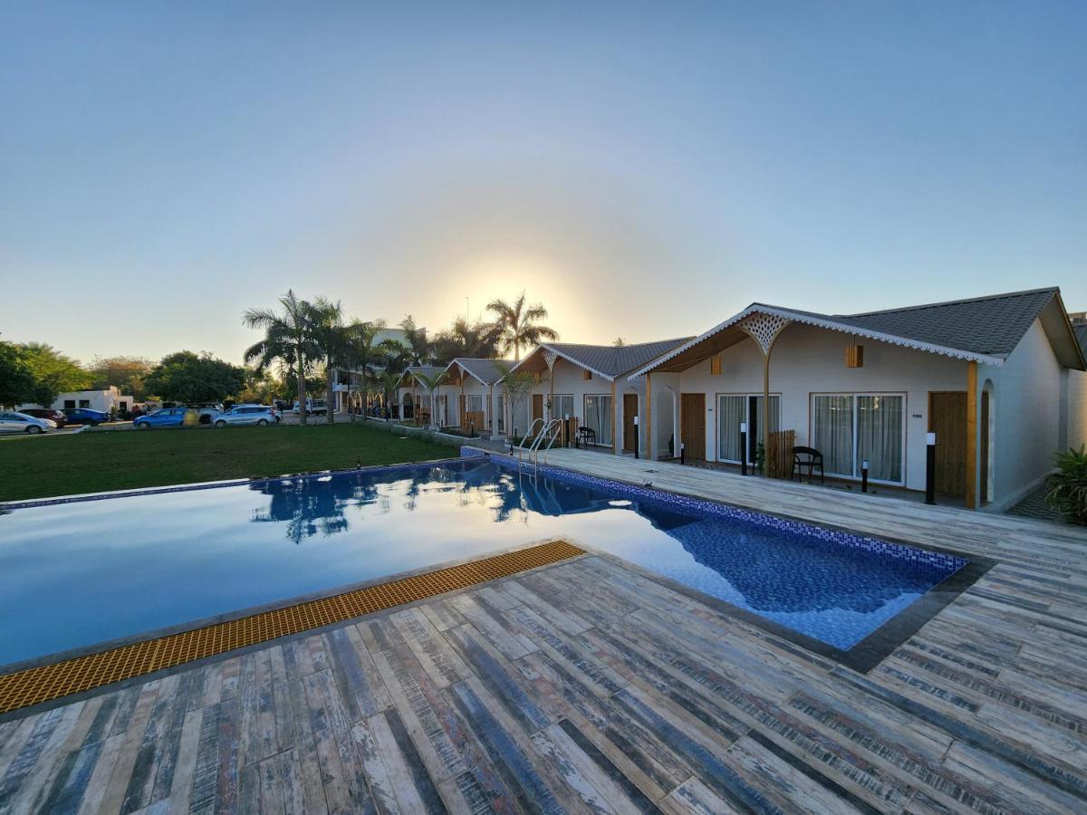 Vits Daman Devka Beach Экстерьер фото